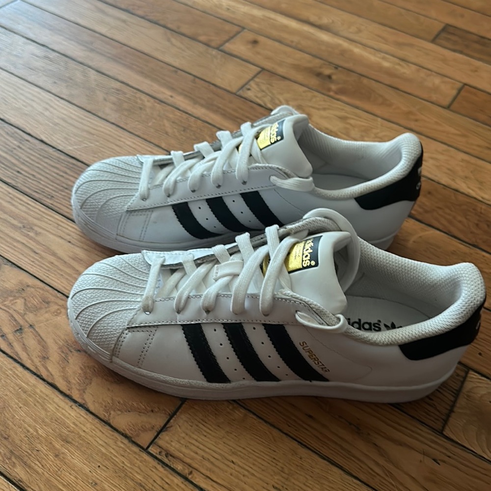 Good Condition Adidas Superstar size 6.5